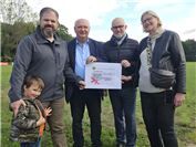 Erste Spende aus Benefizkonzert übergeben