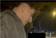 Fahndung: Unbekannter schlägt und tritt Frauen nieder