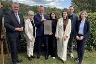 Familie Victor erhält in Hachenburg Konrad- Adenauer-Gedenkplakette für Erhalt der Erinnerungskultur