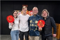 Farbenfroh, dynamisch und voller Freude – ein beschwingtes chinesisches Neujahrsfest im Jahr des Pfe