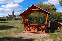 Feierliche Übergabe der neuen überdachten Sitzgruppe am Dorfplatz in Welling