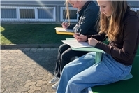 Flexible Sitz-Tische am Gymnasium im Kannenbäckerland für besseren Unterricht