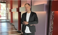 Florian Engel: Der Gastgeber hinter dem Zauber des GOP Varieté-Theaters