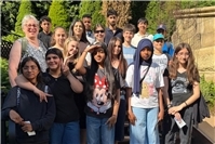 Flüchtlingshilfe Maifeld organisiert integrativen Ausflug ins Phantasialand für Jugendliche