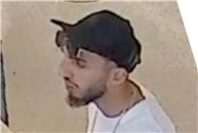 Foto-Fahndung: Zwei Männer nach Überfall auf Drogerie gesucht