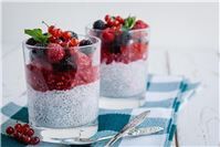 Fruchtiger Chia-Pudding mit Beeren