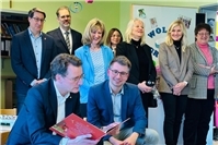 Gemeinsam mit Jens Münster besucht Hendrik Wüst Kita im Kreis Cochem-Zell