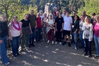 Gemeinsam unterwegs zwischen Burg, Weinbergen und Mosel
