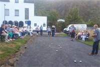 Gemeinsames Boule spielen in Kobern-Gondorf