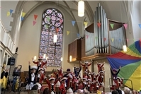 „Gute Laune einfach überall!“: Kindertanz und Karneval – in Kirche?