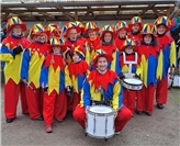 Karnevalsklänge im Altenheim: Der Spielmannszug der TUS Horchheim bringt Freude