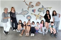 Kids schaffen aus Scherben ein Kunstwerk