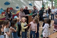 Kindergartenwald in Hönningen erhält neuen Bauwagen