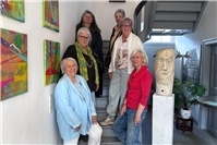 Künstlerinnen präsentieren vielfältige Kunstwerke in Meckenheim