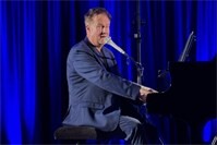 Lars Reichow begeistert beim Konzert der Rudergesellschaft Treis-Karden in Münstermaifeld