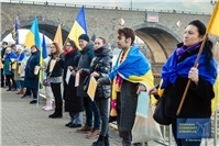 „Lebende Kette der Einheit“: Hilfe in Zeiten der Krise