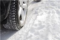 Mit reichlich Promille durch den Schnee