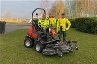 Neuer Aufsitzrasenmäher