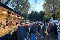 Neuer Wochenmarkt im Schillerpark begeistert Besucher und Händler