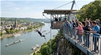 Neues Freizeitangebot in Andernach: Bungee-Jumping ins Rheintal