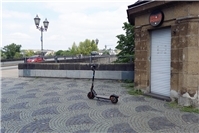 Nicht die E-Scooter sind das Problem,
sondern das Fehlverhalten der Nutzer und fehlende Kontrolle