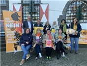 Orangene Bank vorm Rathaus: Auch Linz bekennt wieder Farbe