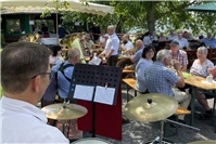 Pastor Anhalt rettet Tradition bei der Antoniuskirmes in Erl