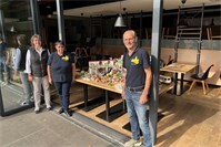 Playmobil-Figuren beleben die Fenster im Haus Mons Tabor