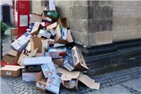 Risikoreiche Papiermüllablagerung an der Liebfrauenkirche