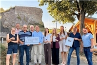 Saffenburgweinpräsentation mit regionalem Weingenuss und Kunst in Mayschoß
