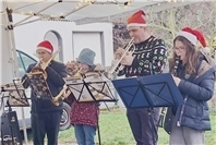 Schülerinnen und Schüler des Schulorchesters begeistern beim Glühweinfest in Kattenes