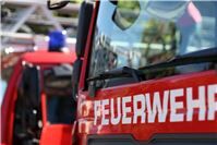 Schwerer Unfall bei Urmitz: Auto kollidiert mit Baum