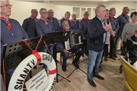 Seniorenakademie Mayen feiert Maibaumfest mit Shantychor und lädt zur Zeitreise ein