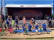 Sommerlicher Auftritt der Turnkinder