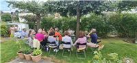 Spaziergang durch Gärten mit
Lesungen der Gegenwartsliteratur