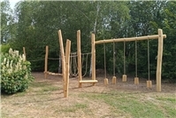 Spielplatz lockt mit neuen Gerätener Ring