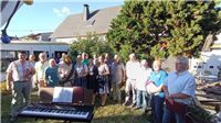 Spießbraten, Wein und Musik