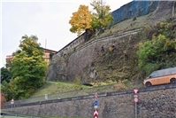 Steinschlaggefahr: Weg unterhalb von Fort Konstantin bleibt gesperrt