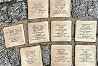 Stolpersteine sind Mahnmale der Geschichte