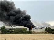 Swisttal: Großbrand in Entsorgungsbetrieb hält Feuerwehr in Atem