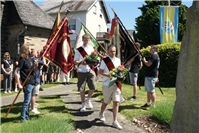 Traditionelles Junggesellenfest mit Musik, Gottesdienst und Festumzug