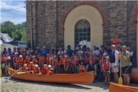 Väter und Kinder in einem Boot