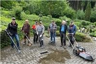 Waldfriedhof mit vereinten Kräften gepflegt