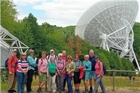 Wanderung in der Eifel mit Blick auf das Effelsberg Radioteleskop