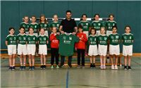 Weibliche Handball E-Jugend
startet mit neuen Trikots in die Saison