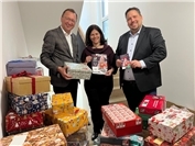 Weihnachten im Schuhkarton: Oster und Birtel packten Päckchen