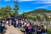 Wein-Wander-Event der vier Mittelahr-Gemeinden erneut ein Publikumsmagnet