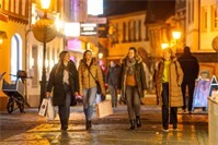 Winterzauber und Lichterglanz beim Shopping-Genuss-Abend