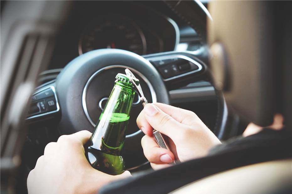Euskirchen: Alkoholisierter Fahrer rammt fünf Autos