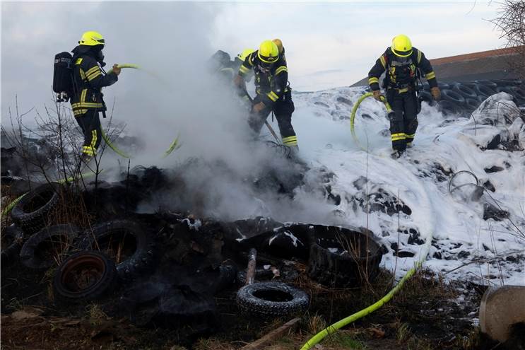 Dierdorf: Flächenbrand griff auf Silage über